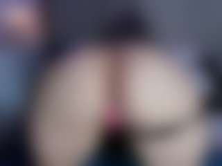 Live cam show with emilyhick - Lush Curvy on friskycurves.com