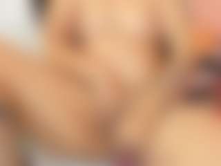 Spettacolo in cam dal vivo con AishaAmin - MILF Teen (18+) su Camsoda
