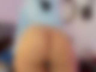 Live cam show with AishaAmin - Bedroom MILF on Dolls Live