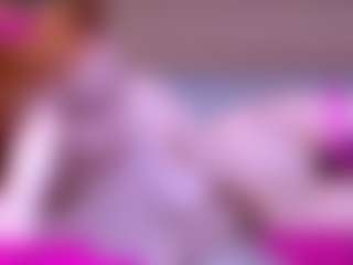 Live cam show with WWhiteWWidow - Living Room on justonemore.cc