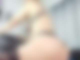 Live cam show with Christtydiaz - Blonde Hair Middle Aged on Camming Site