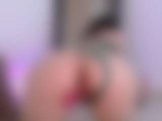 Live cam show with LauryMoons - Cock Rating on eurowanks.com