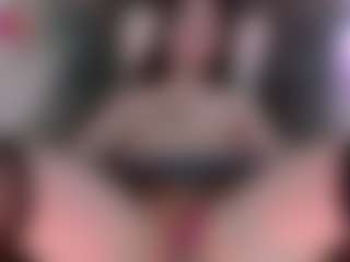 Live cam show with LauryMoons - Horny on eurowanks.com