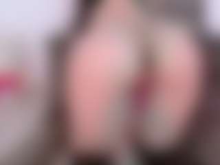 Live cam show with LauryMoons - Hot on SxyPornLive