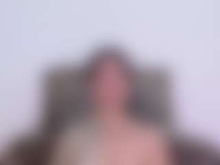Live cam show with LauryMoons - Squirt on livesuperchat.net