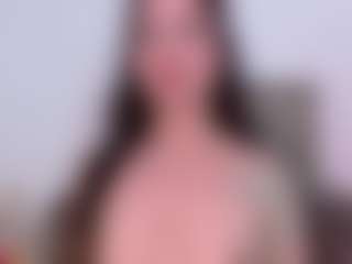Live cam show with LauryMoons - Deepthroat on Camsoda