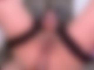 Live cam show with LauryMoons - Thong on CamwithHer