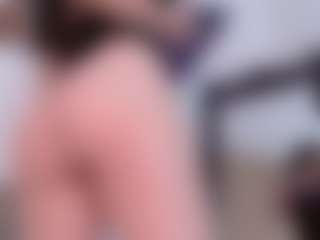 Live cam show with LauryMoons - Petite Teen (18+) on chickslive.net