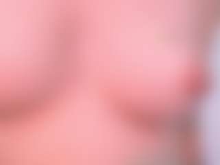 Live cam show with LauryMoons - Petite Teen (18+) on AdultVida.com