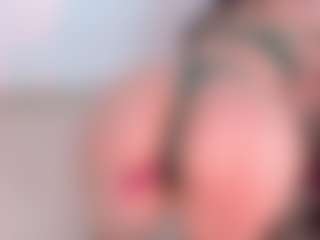 Live cam show with LauryMoons - Athletic on xfollow cams