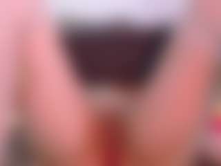 Live cam show with LauryMoons - Shaved on milfzrlive.com