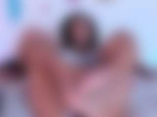 Live cam show with Tanisha-curly - Flashing on studioflirtlive.com