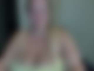 Live cam show with Beauty4AGent - Curvy MILF on fapnchat
