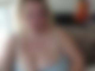 Live cam show with Beauty4AGent - Spy MILF on Soda Cam