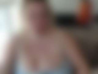 Live cam show with Beauty4AGent - Blonde Hair Curvy on Soda Cam