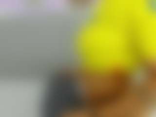Live cam show with BRIYITHMENA - Living Room on nudelive.tv