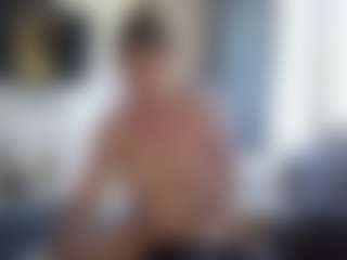 Live cam show with DesireChristy - Living Room on AdultVida.com