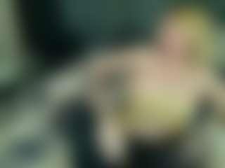 Live cam show with DesireChristy - Cosplay MILF on madthumbs