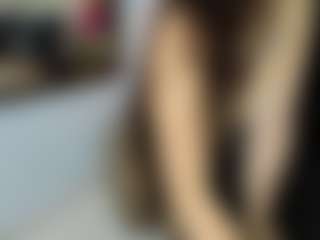 Live cam show with KIMALESSIA - White Lovense on WildCum | colombia