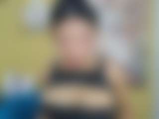 Hugekira's Live Sex Cam Show