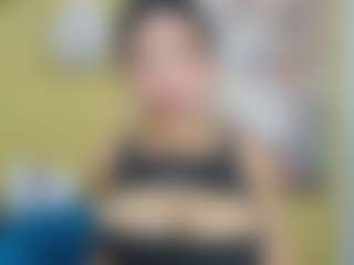 Hugekira's Live Sex Cam Show
