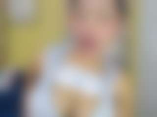 Hugekira's Live Sex Cam Show