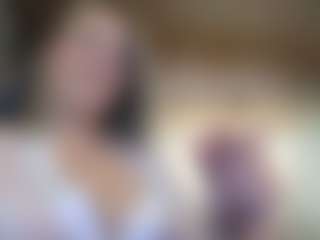 Rubii-sweett MILF webcam performer live streaming