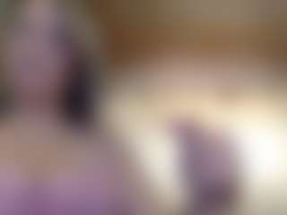 Live cam show with Rubii-sweett - Curvy on StripNow