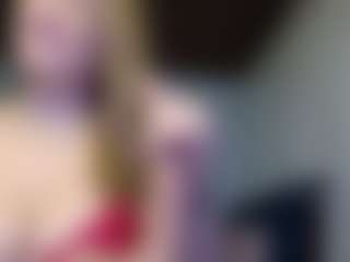 Live cam show with Rubii-sweett - Shaved Pussy Curvy on Camsoda