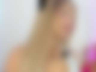 Live cam show with Sofievanss - Fingers on CamwithHer