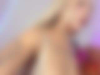 Live cam show with Sofievanss - Public MILF on Chatstar