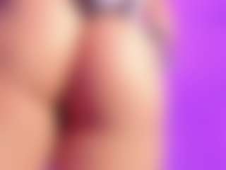 Live cam show with Sofievanss - Public on StripNow
