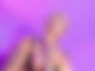 Live cam show with Sofievanss - Gamer Mature on hrnylive.com
