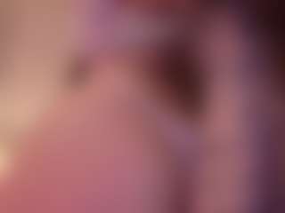 Live cam show with LAURAAX - Colombia Young Adult on dropp.cam