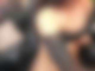 Live cam show with MollyJons - Brown Eyes Brown Hair on instabang