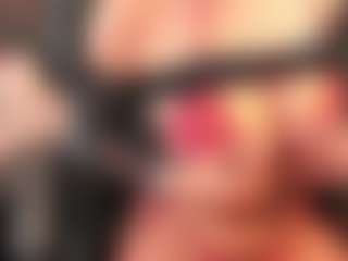 Live cam show with MollyJons - Nipple Piercings on Dolls Live
