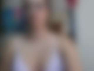 Live cam show with Trianabell - Dirty Talk on StripNow
