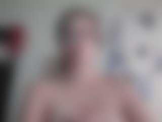 Live cam show with Trianabell - Flashing on Dolls Live