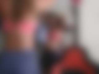 Live cam show with Trianabell - Living Room on Uber Horny