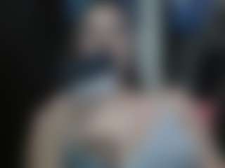 Live cam show with Trianabell - Flashing on StripNow