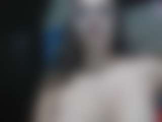 Live cam show with Trianabell - Flashing on Dolls Live