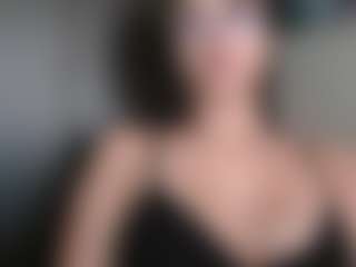 Live cam show with Trianabell - Living Room on CamwithHer
