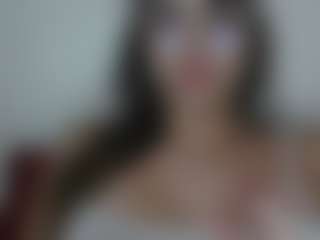 Live cam show with Trianabell - Flashing on CamwithHer