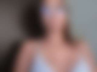 Live cam show with Trianabell - Living Room on thefappeningchat.com