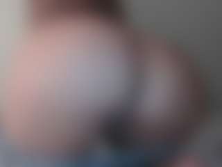 Live cam show with Trianabell - Living Room on luckytryst.com