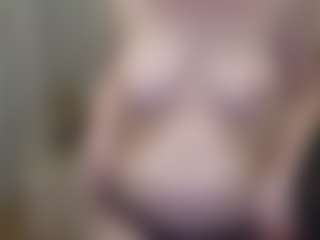 Live cam show with SquirtyAngela - BBW on live18s.com