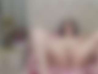 Live cam show with SquirtyAngela - Dildo on live18s.com