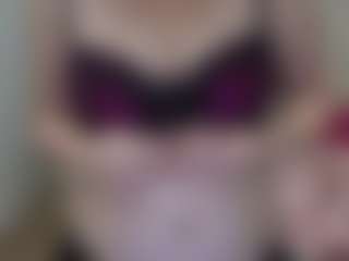 Live cam show with SquirtyAngela - Middle Aged on studioflirtlive.com