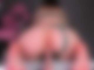 Live cam show with Liza - Bedroom on Milf Play