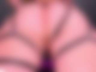 Live cam show with Liza - Thong on Mixed Magazine Live
